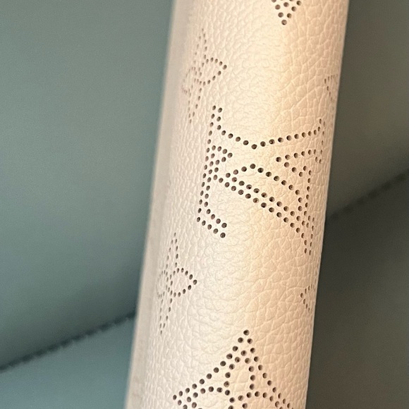 Like New Louis Vuitton Zippy Wallet - Picture 3 of 11